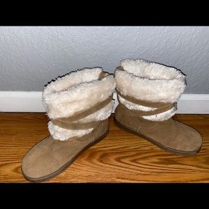 Guess fuzzy boots